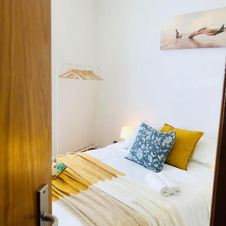 Quarto Com Vista Do Rio Tejo Hotel Lisboa Eksteriør billede